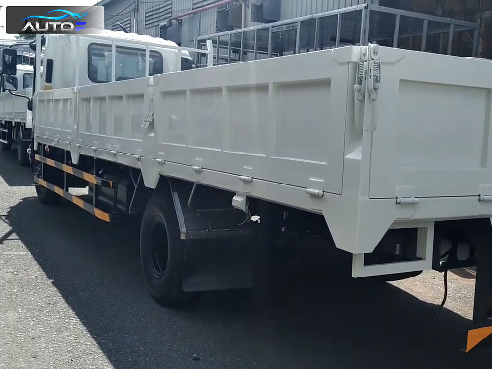 Xe tải Isuzu FRR 650 thùng lửng 6.7 tấn dài 6.7 mét